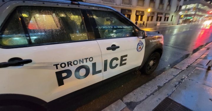 Полицейската служба на Торонто казва че е реагирала на съобщения