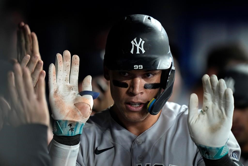 Aaron Judge shows frustration, throws helmet after another homer-less  Yankees game