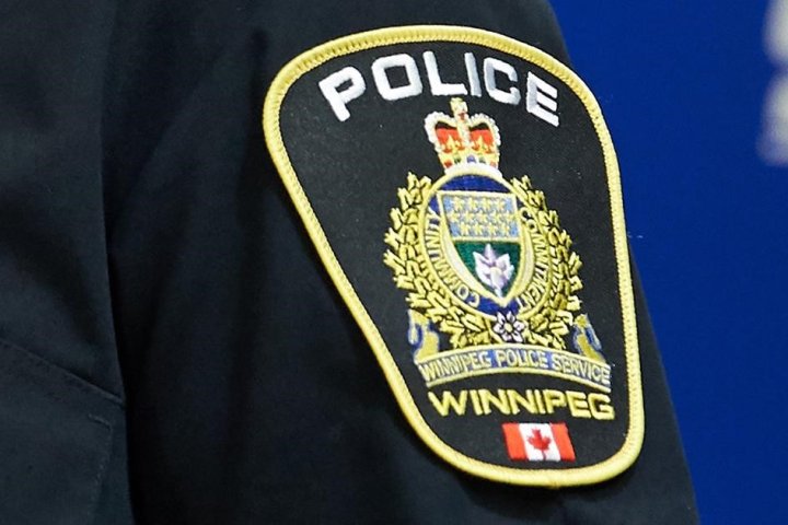 Winnipeg police investigate homicide after injured man found on sidewalk