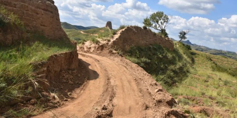 'Irreversible damage' done to Great Wall of China by workers looking for shortcut: police