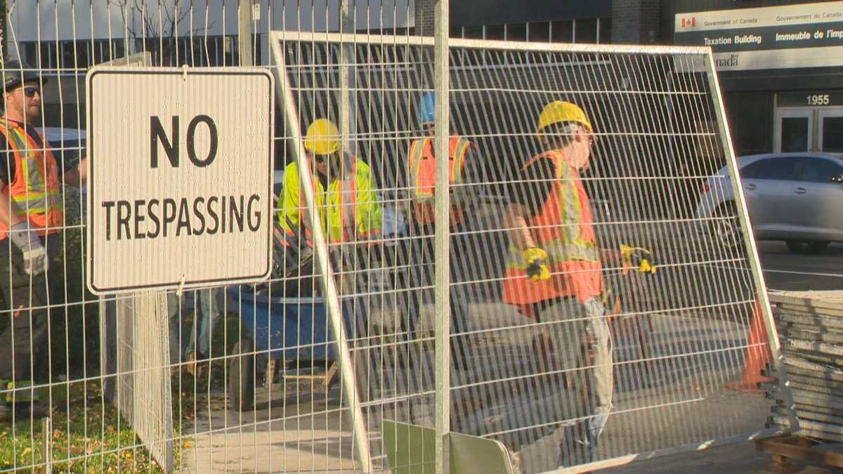 The City of Regina gave the green light for workers to take down the fences on the city hall courtyard that was put up after the dismantle of the tent encampment. 