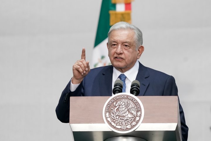 Mexican president’s state of the union avoids drugs, violence despite high levels