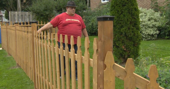 Crossing the line: Côte Saint-Luc landlord up in arms over city’s request to remove fence