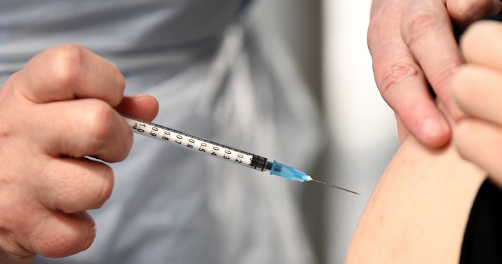 „Свръхваксиниран“: Лекарите изследват мъж, на когото са поставени 217 ваксини срещу COVID-19