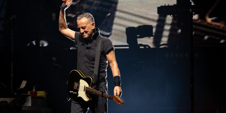 Bruce Springsteen postpones all 2023 concerts, including 8 Canadian shows