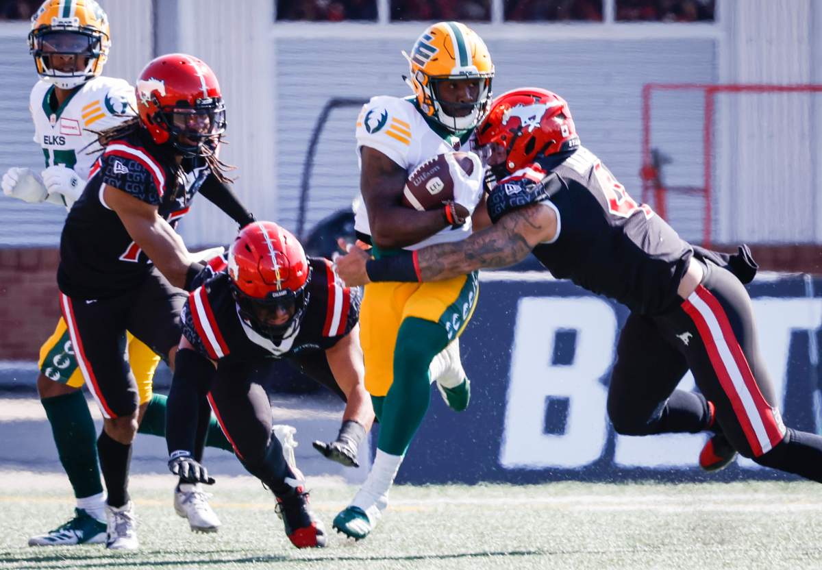 Elks running back Kevin Brown breaks a tackle against the Calgary Stampeders defender during the 2022 Labour Day Classic.