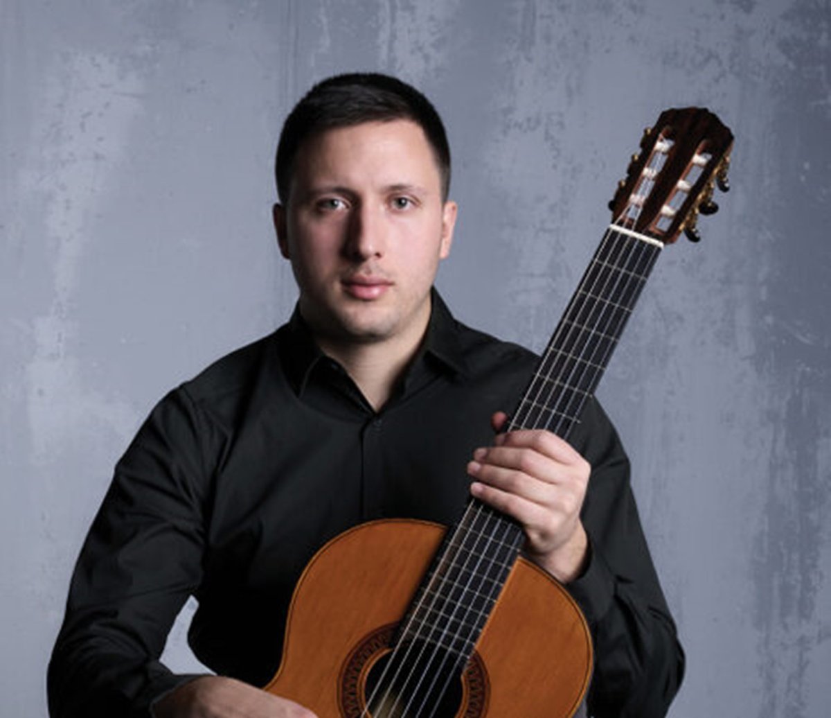 Multi-award winning classical guitarist Lovro Peretic opens VCGS concert season - image