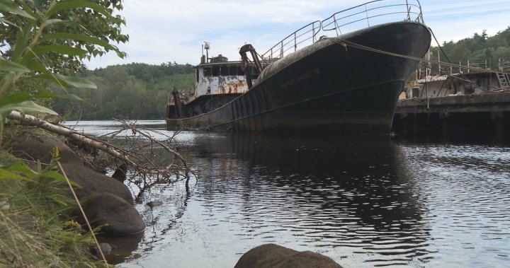 Bridgewater, N.S. mayor eager to have derelict vessels removed from wharf