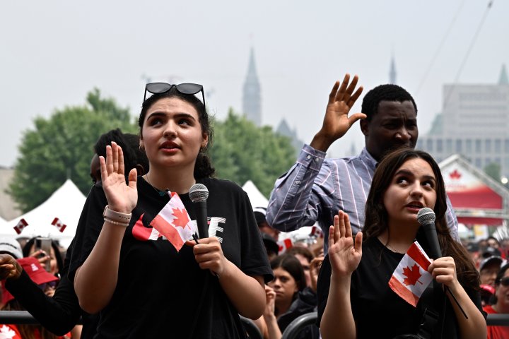 Will new Canadians get a 1-click citizenship oath? Ottawa mulling change