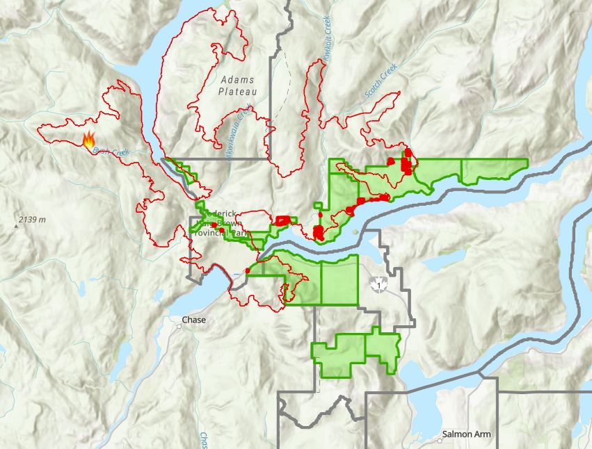 A map showing evacuation alerts that have been rescinded (green) and evacuation orders (red) for the Bush Creek East wildfire.
