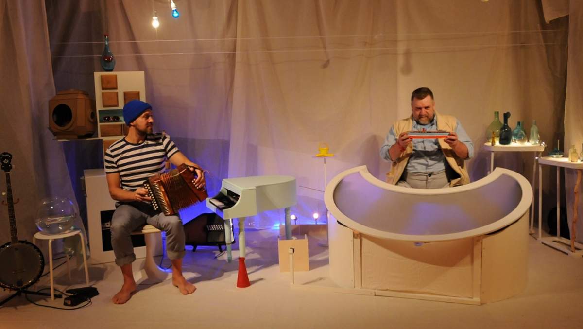 Waves, all that Glows Sees, a creation of Le Théâtre des Confettis - image