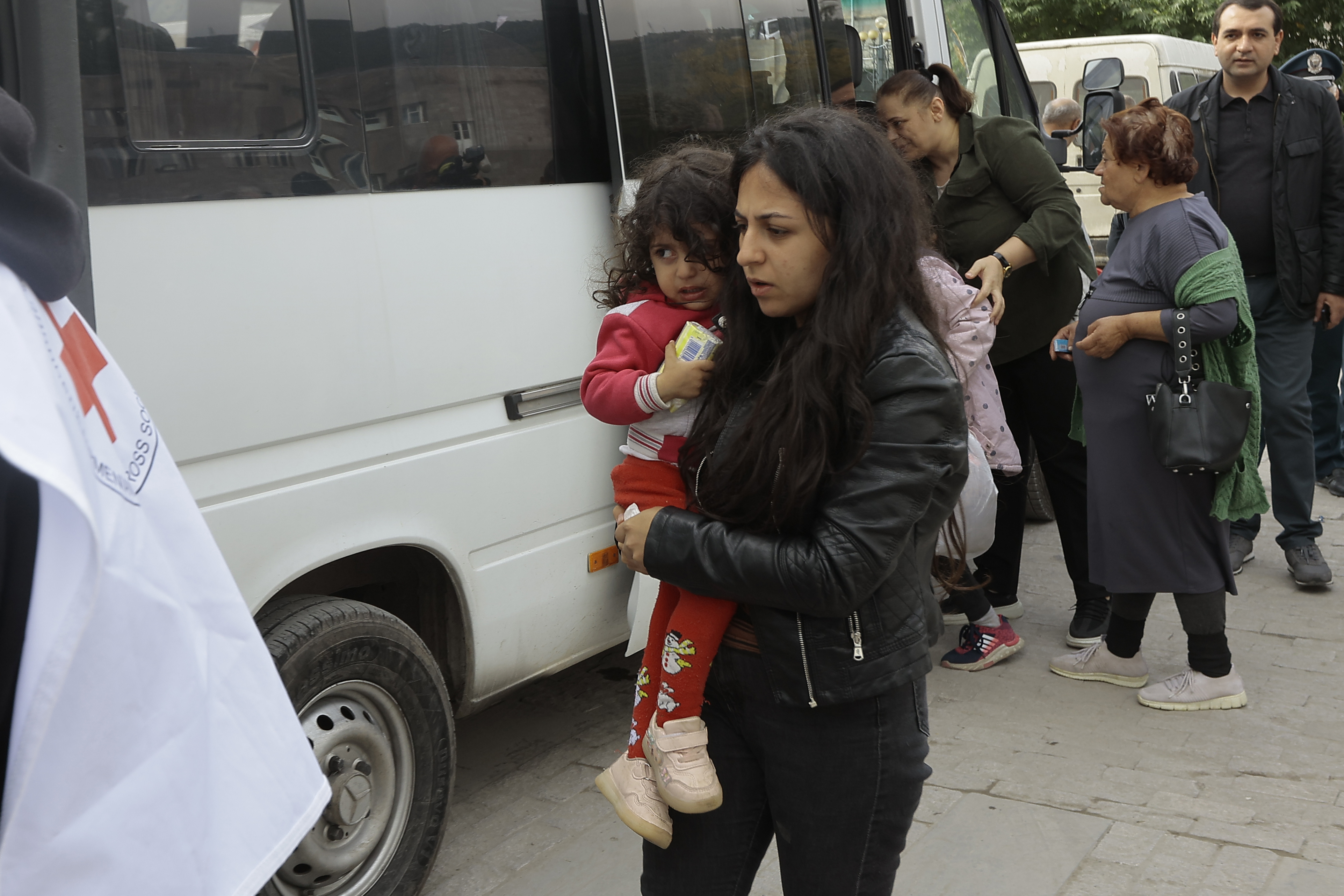 Thousands of Armenians flee Nagorno Karabakh after Azerbaijan