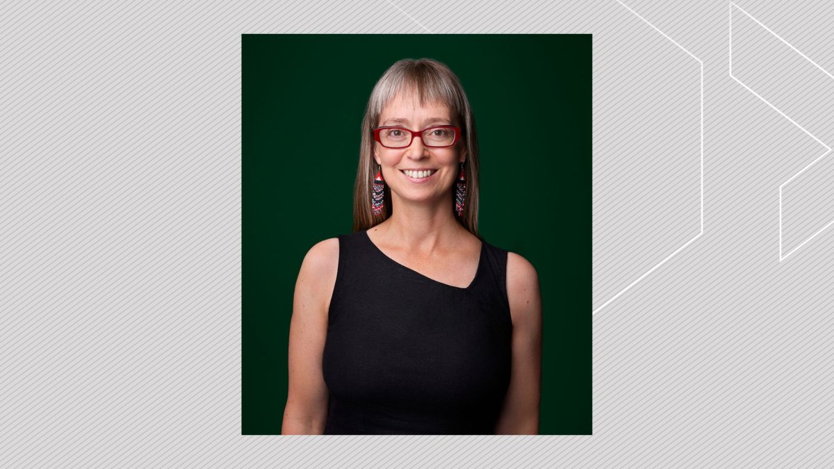 Alberta's former chief medical officer of health Dr. Deena Hinshaw will receive a Distinguished Alumni Award from the University of Alberta.