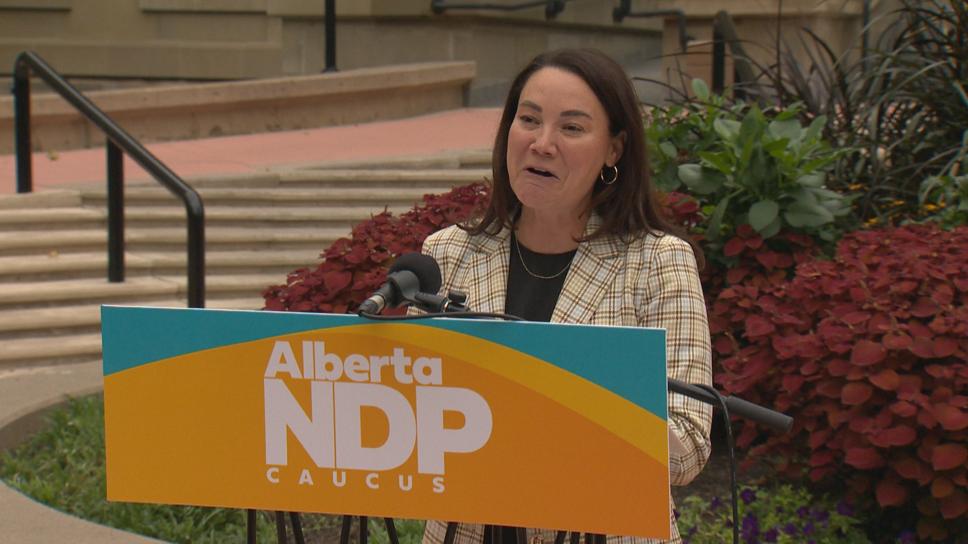 NDP launches counter survey on potential Alberta Pension Plan