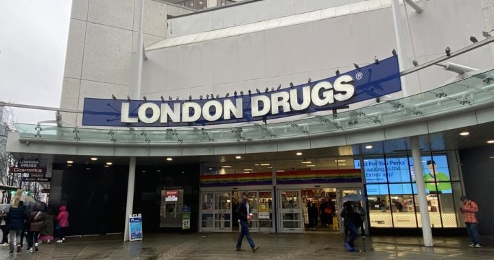 London Drugs казва, че магазините в Западна Канада са затворени до второ нареждане