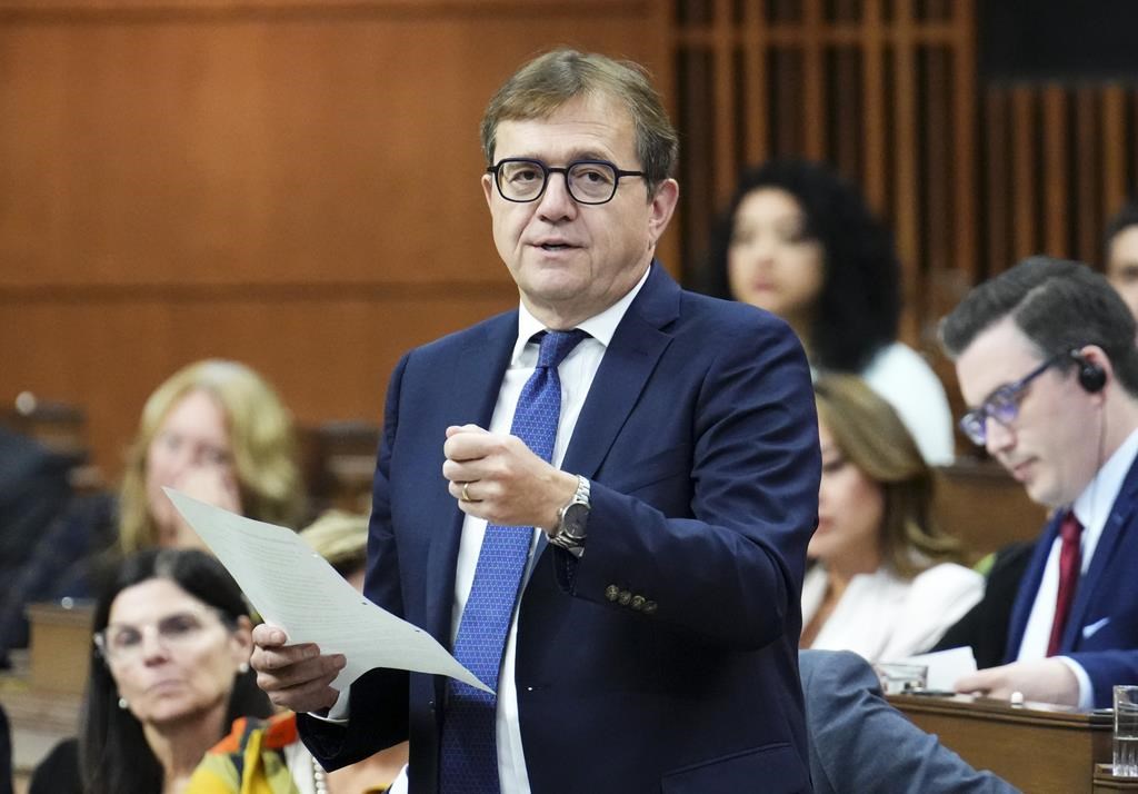 Федералната цена на въглеродните емисии отново е в центъра на