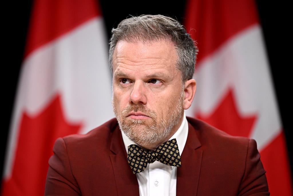 Министърът на здравеопазването Марк Холанд повтори в сряда че няма