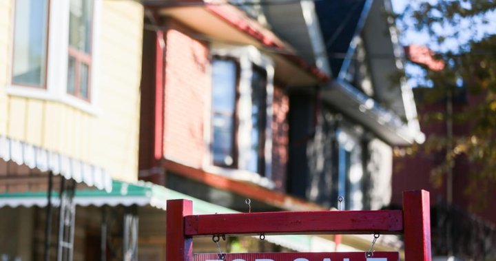 ТОРОНТО — Продажбите на жилища в района на Торонто спаднаха