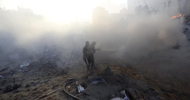 76 членове на едно семейство от Газа бяха убити от израелски въздушен удар, докато битката се разширява на юг