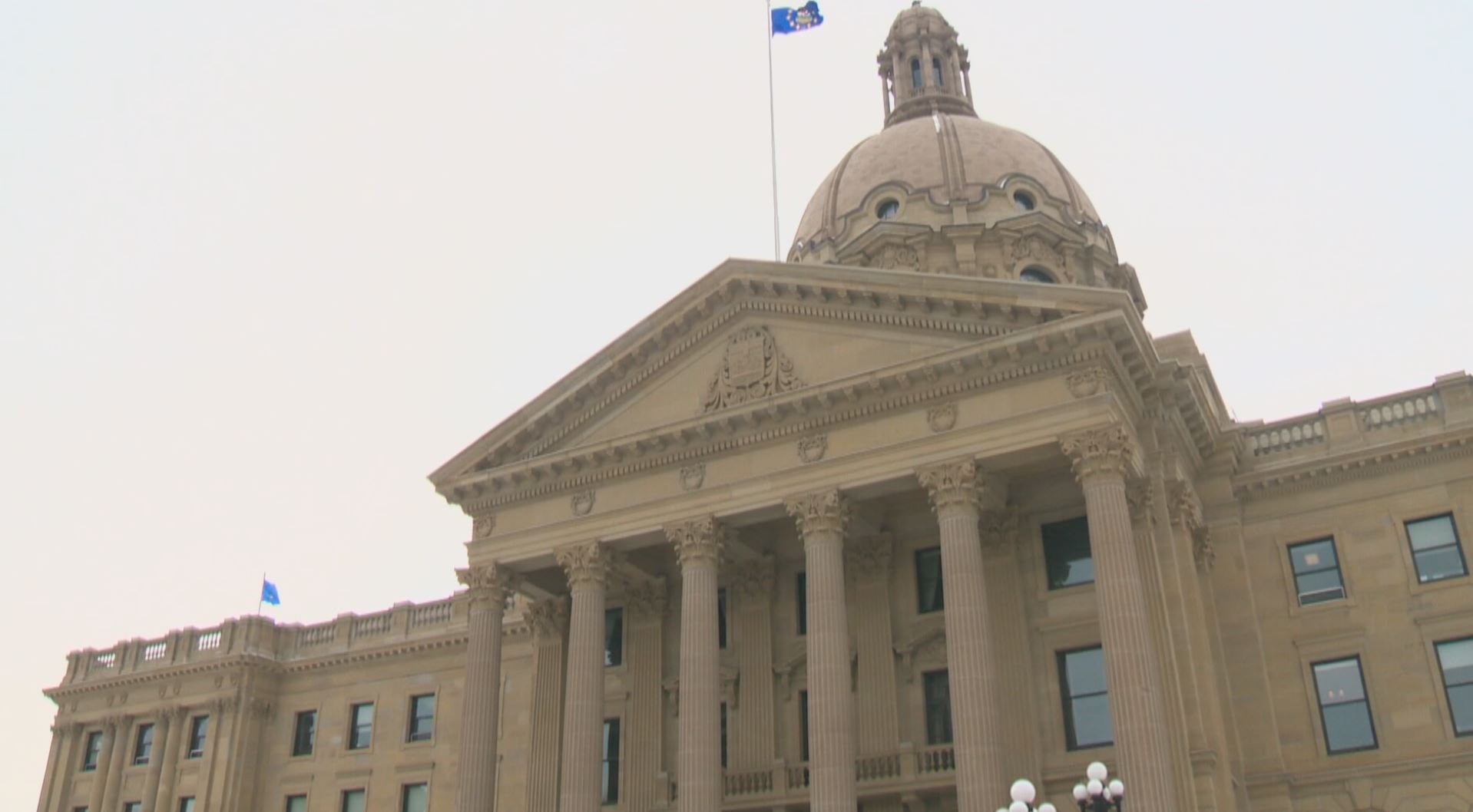 Alberta makes driver's licence exchange program for Ukrainian refugees permanent - Vimarsana News
