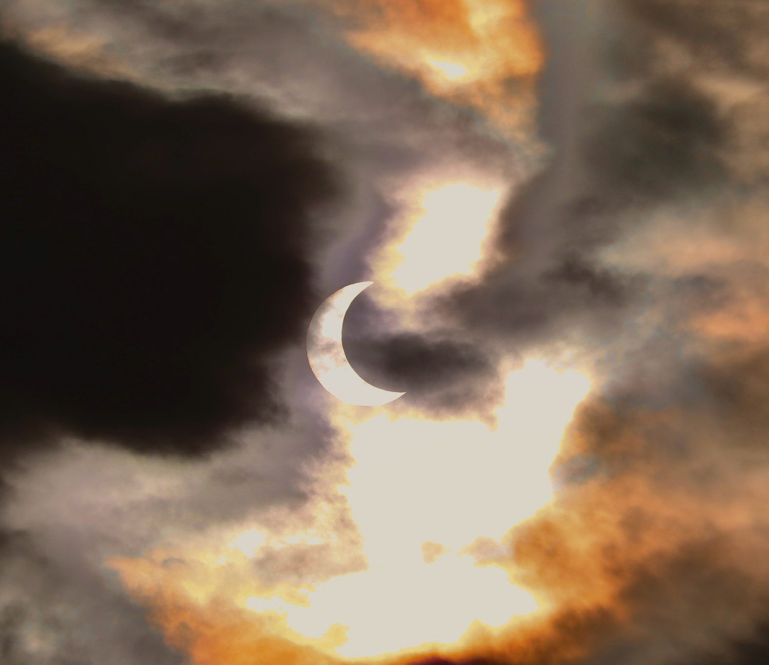 Winnipeg stargazers vie for glimpse of solar eclipse