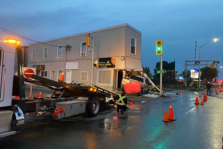 6 residents displaced, building might collapse after truck crash in east London, Ont.