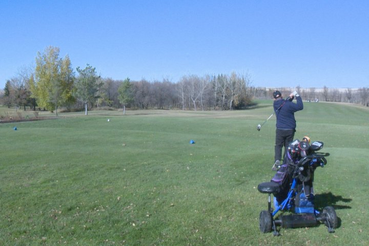 Golf enthusiasts enjoy final swings as season closes in Saskatchewan