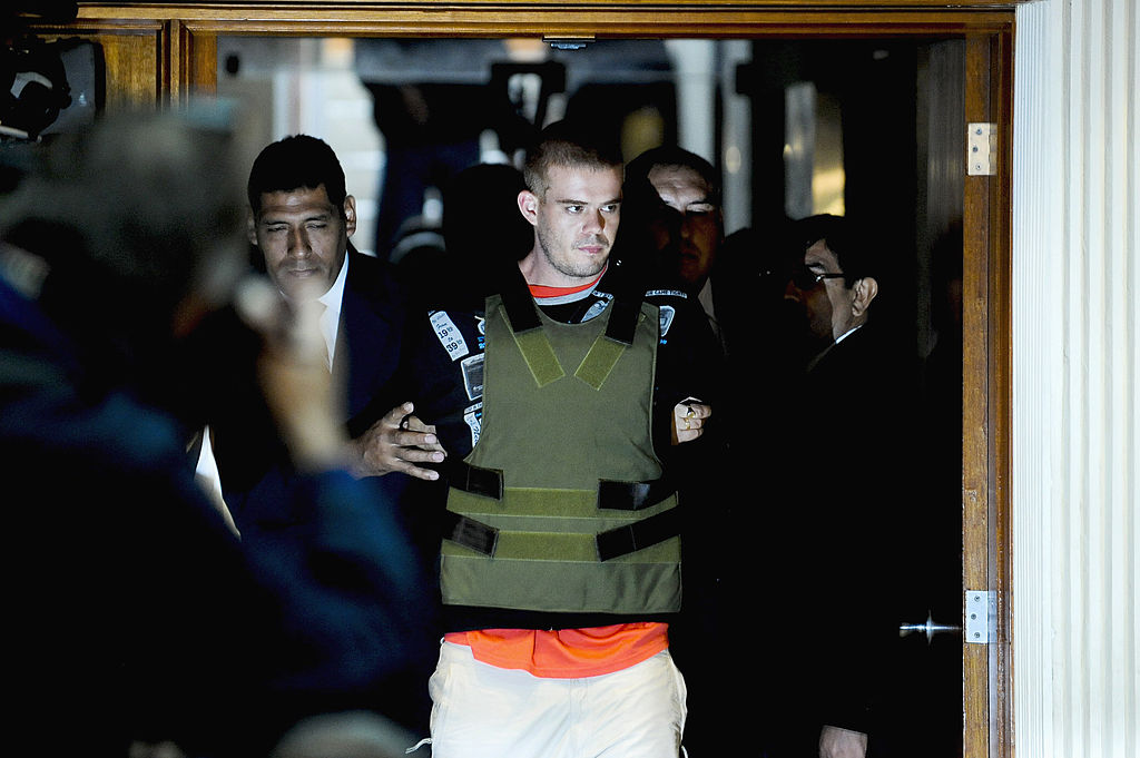 FILE - Joran van der Sloot is escorted by Peruvian police as he arrives to the DIRINCRI (Criminal Investigation Direction) office in Lima on June 5, 2010.