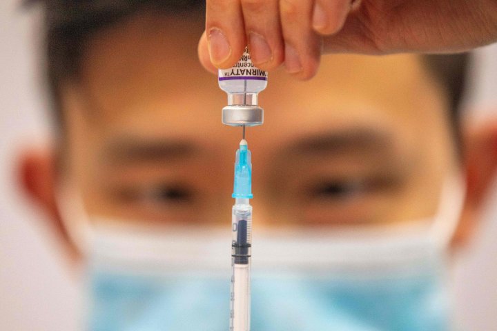 40% of Canadians don’t plan on getting updated COVID booster, flu shot: poll
