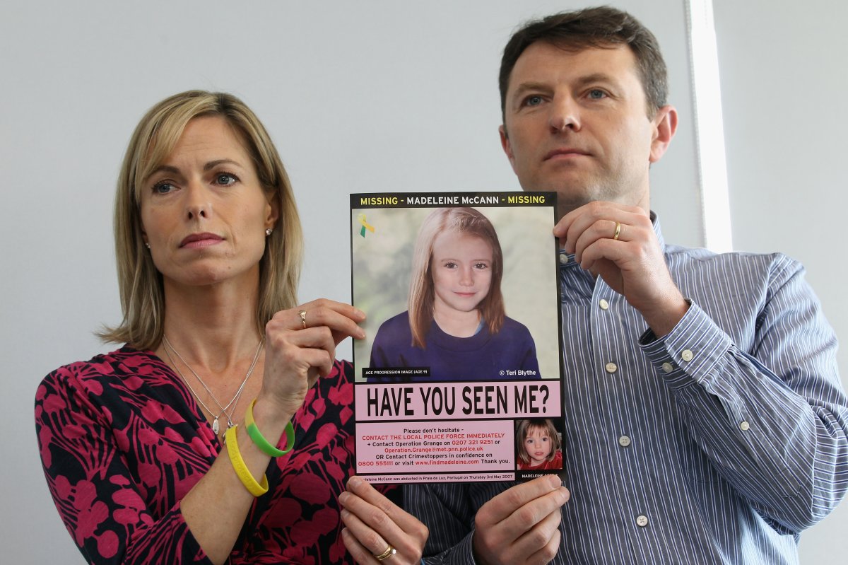 Gerry and Kate McCann hold a missing poster for Madeleine McCann.