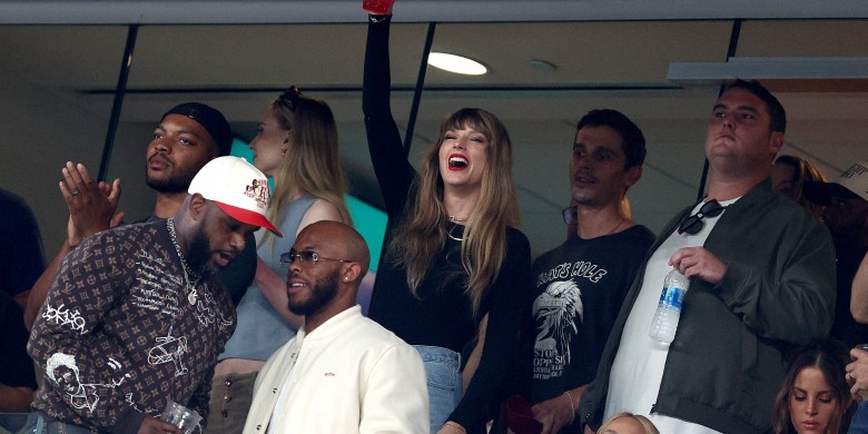 New York Giants Fans Boo Taylor Swift Ad During Game At MetLife Stadium