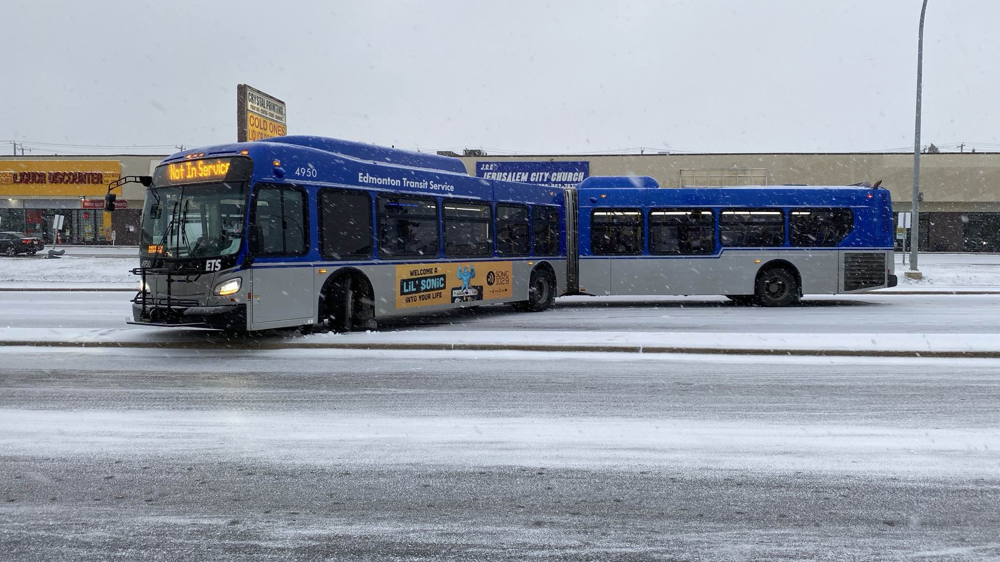 1st snowfall of season means delays, collisions on Edmonton-area roads