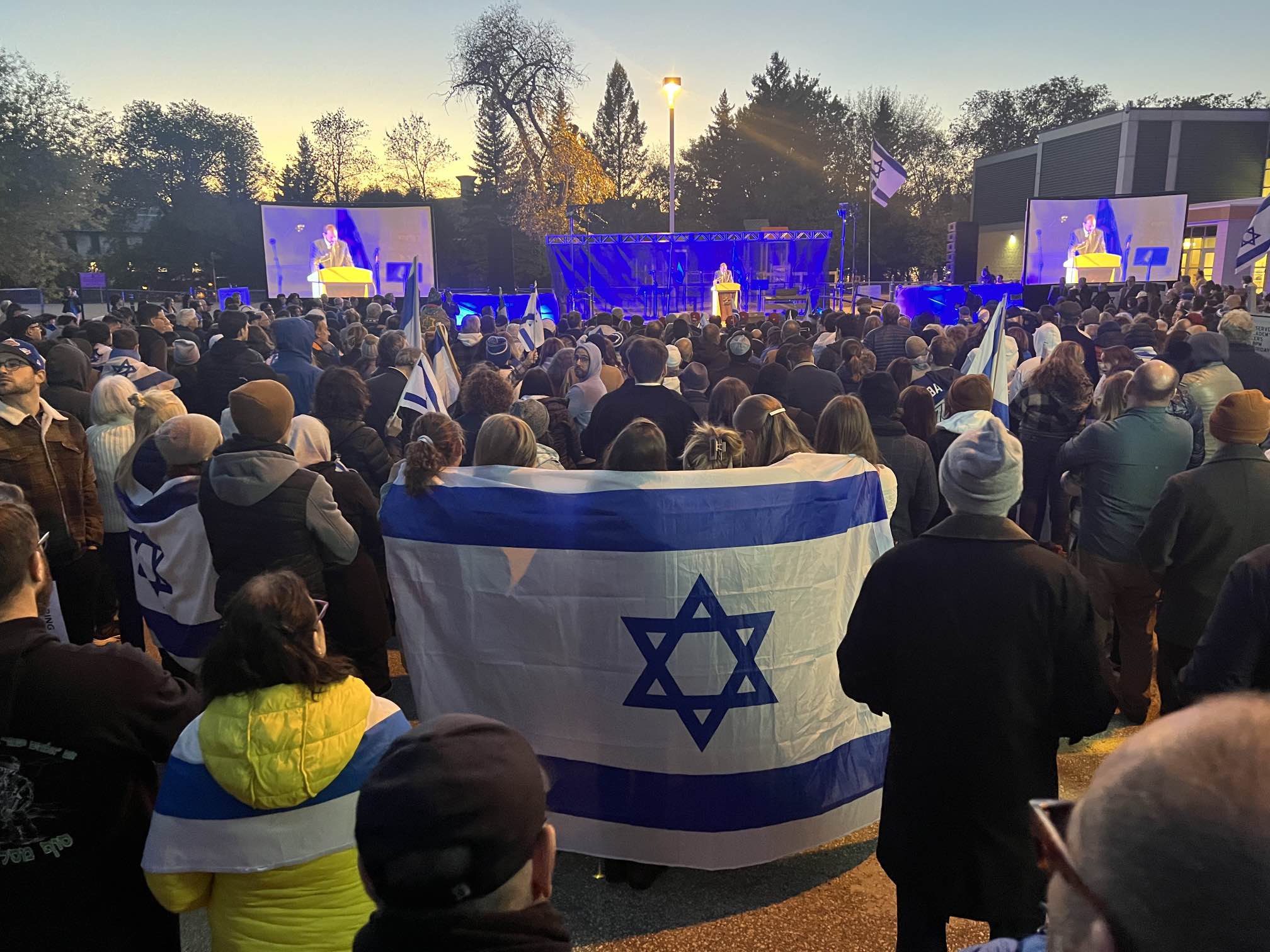 Hundreds attend rally Tuesday night in solidarity with Israel  | 24CA News