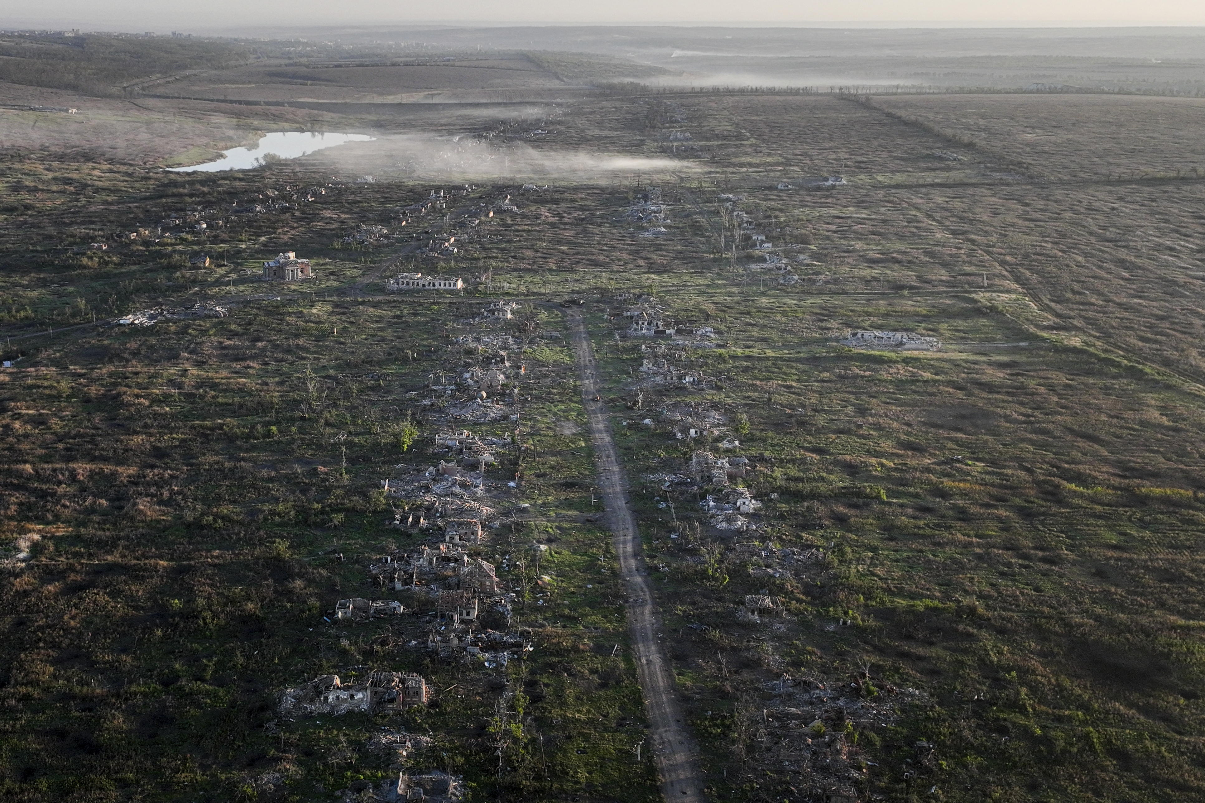 Поне 25 души бяха убити в неделя при обстрел на пазар в