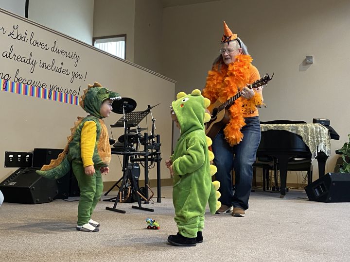 Children's entertainer holds Halloween fundraiser to help feed struggling Calgarians - Calgary - Vimarsana News