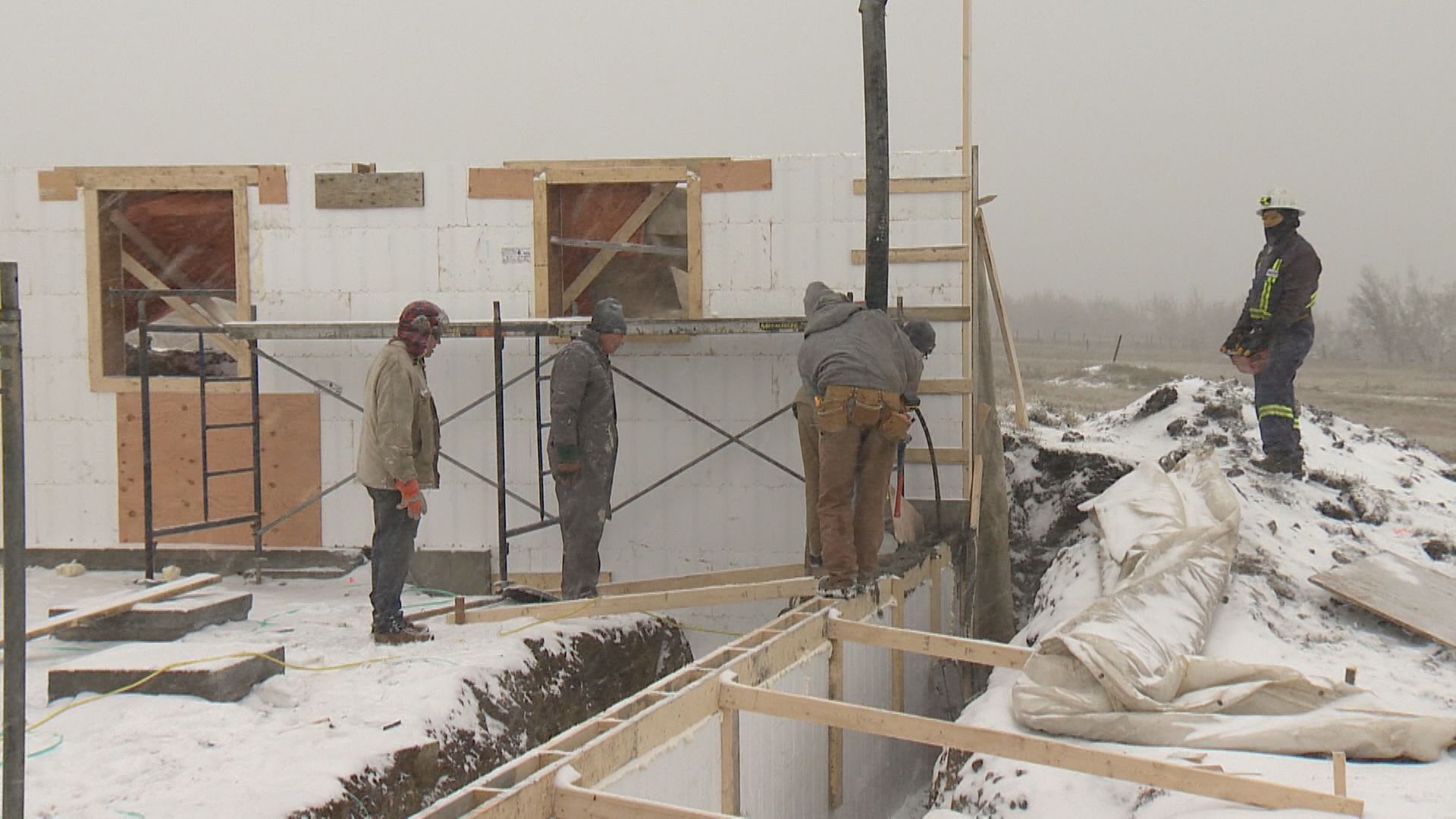 Volunteers build new home for victims of Alberta summer tornado