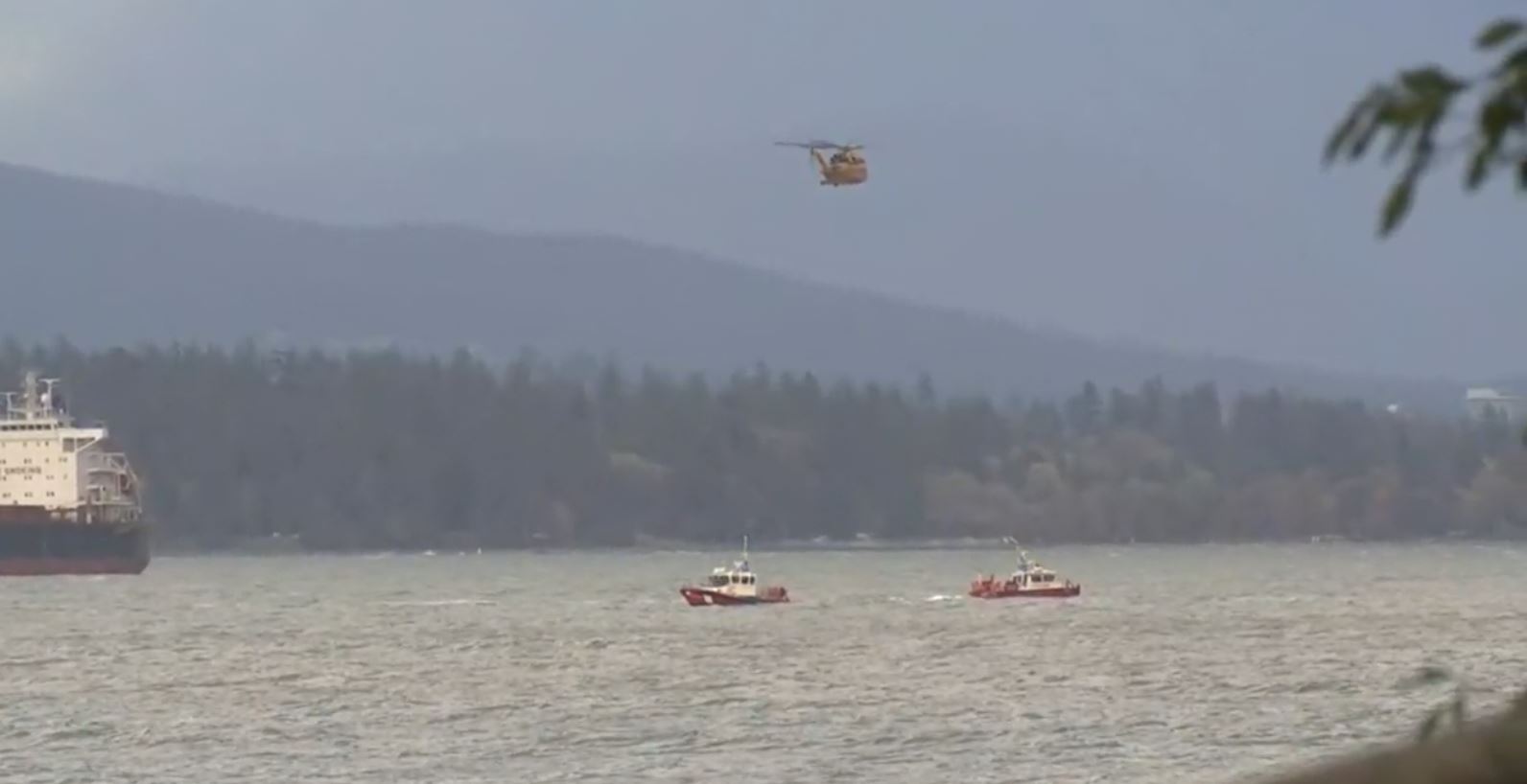 1 dead after vessel capsizes off Vancouver’s Wreck Beach