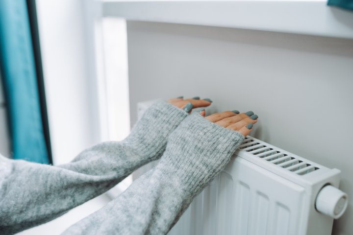 Some Canadians not adequately heating, cooling homes as energy bills soar: StatCan