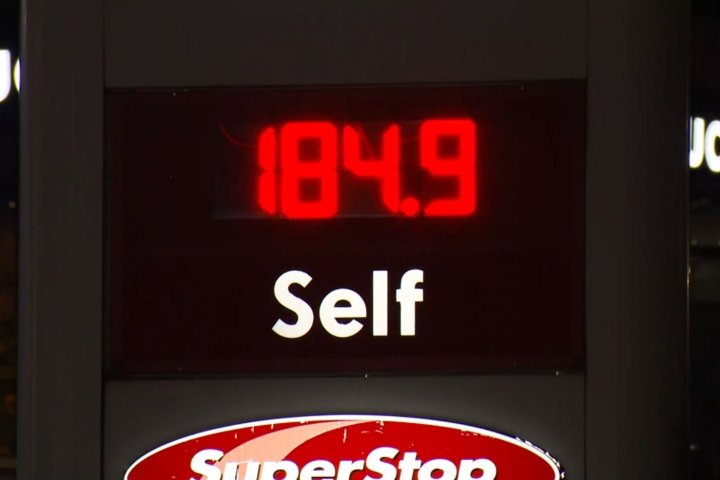 温哥华大都市区的汽油价格一夜之间上涨了10美分，预计周五会下跌
