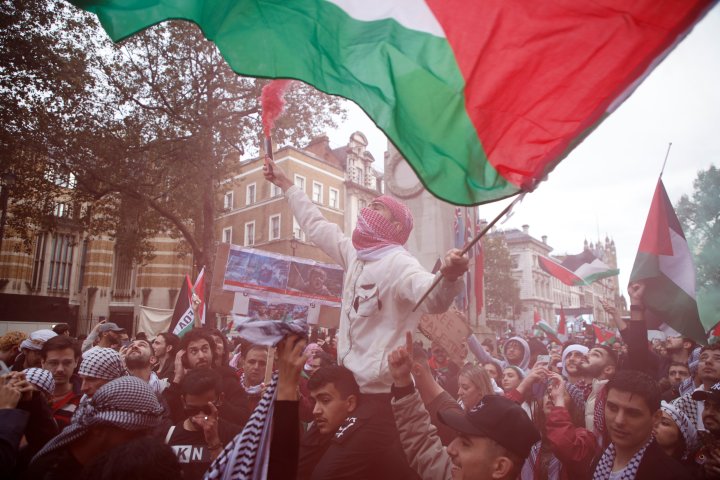 Up to 100K pro-Palestinians protest in London, UK, over Gaza bombings