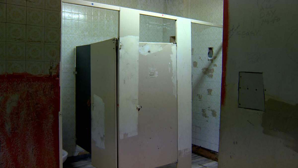 Advocates rally to shut down Manwin Hotel - image