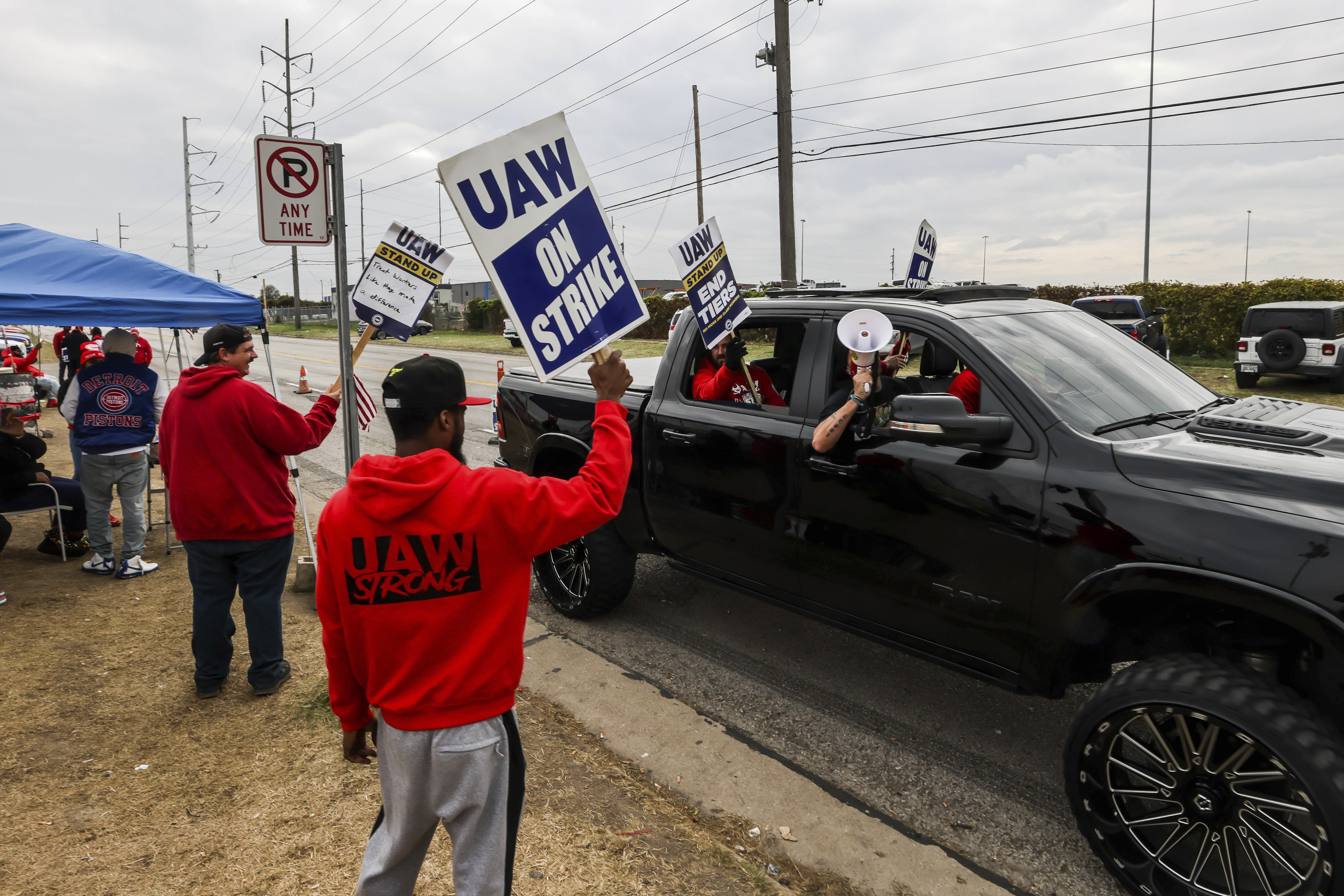 UAW Expands Strike At Stellantis, Targeting Biggest Assembly Plant ...