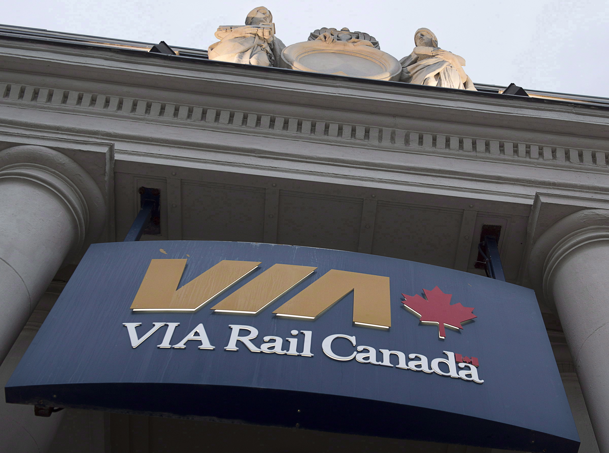 Ottawa should consider train passenger bill of rights, Via Rail CEO says 