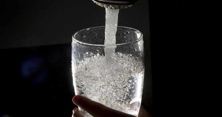 Фирма за филтриране на вода в Манитоба помага на общностите относно препоръките за вода