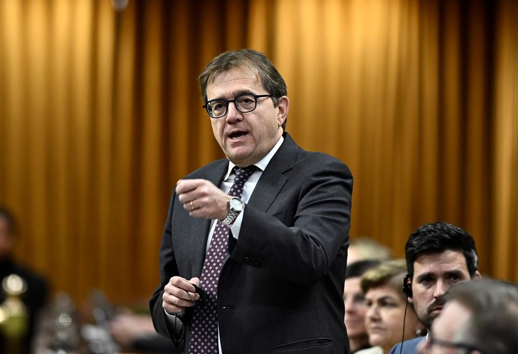 Министърът на енергетиката Джонатан Уилкинсън казва че федералното правителство е