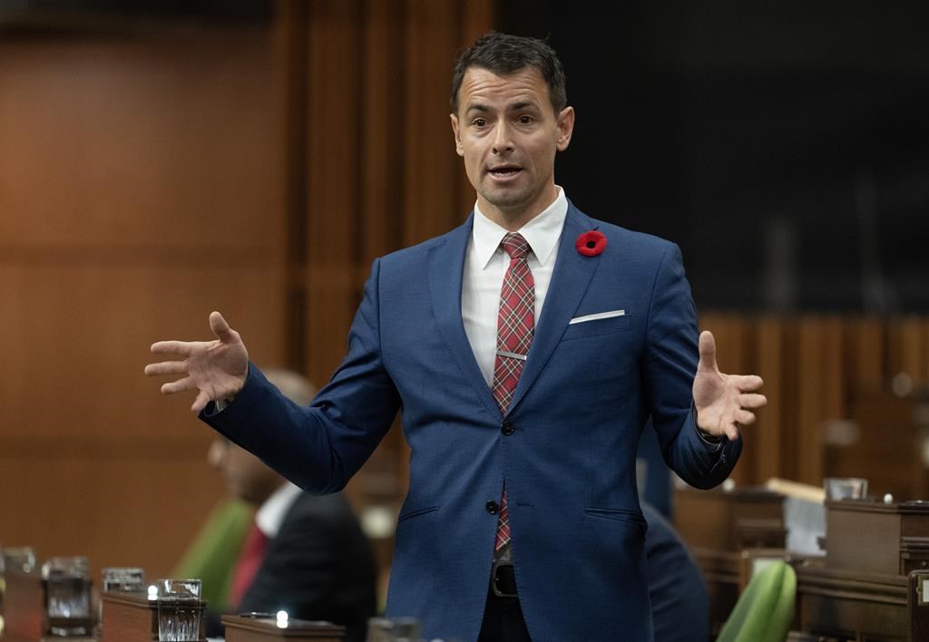 Спорът между Отава и Алберта относно надзора върху околната среда се