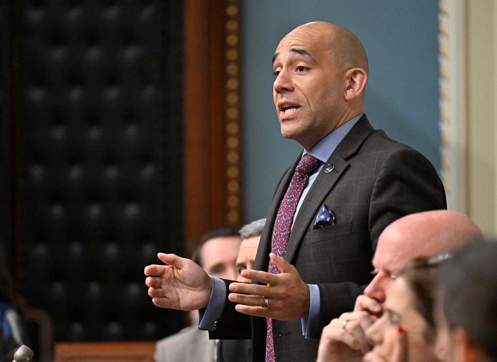 Законодателният орган на Квебек единодушно прие предложение в защита на