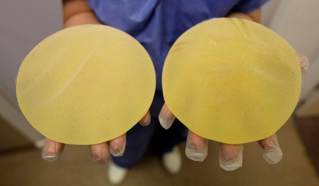 Create breast implant registry, health committee says in new report
