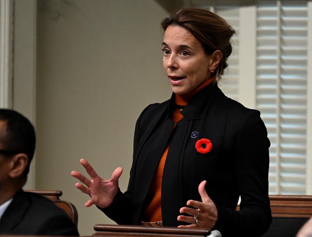 Комисарят по етиката в законодателния орган на Квебек заключи че министърът