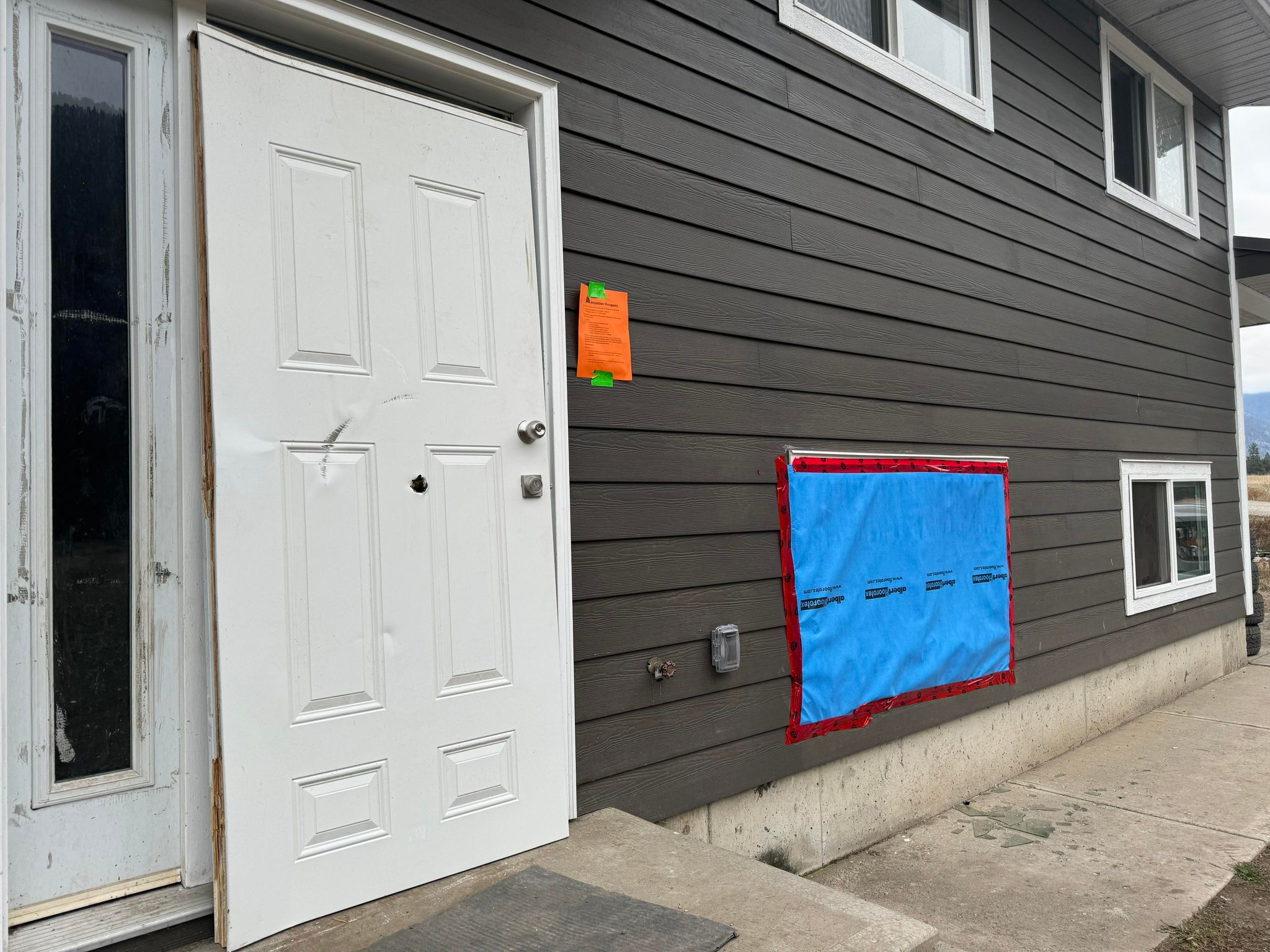 Изминаха четири дни откакто полицията нахлу в къщата й а